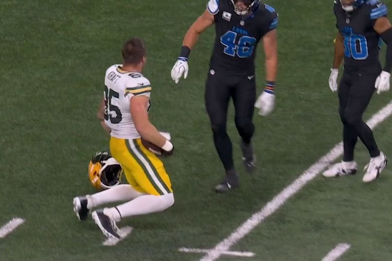 Fans believe a personal foul should've been called on Branch