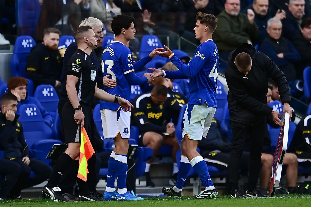 Christian Norgaard comes on for his Everton debut against Chelsea