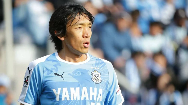 الياباني ناكامورا (44 سنة) يعتزل كرة القدم بصفة نهائية