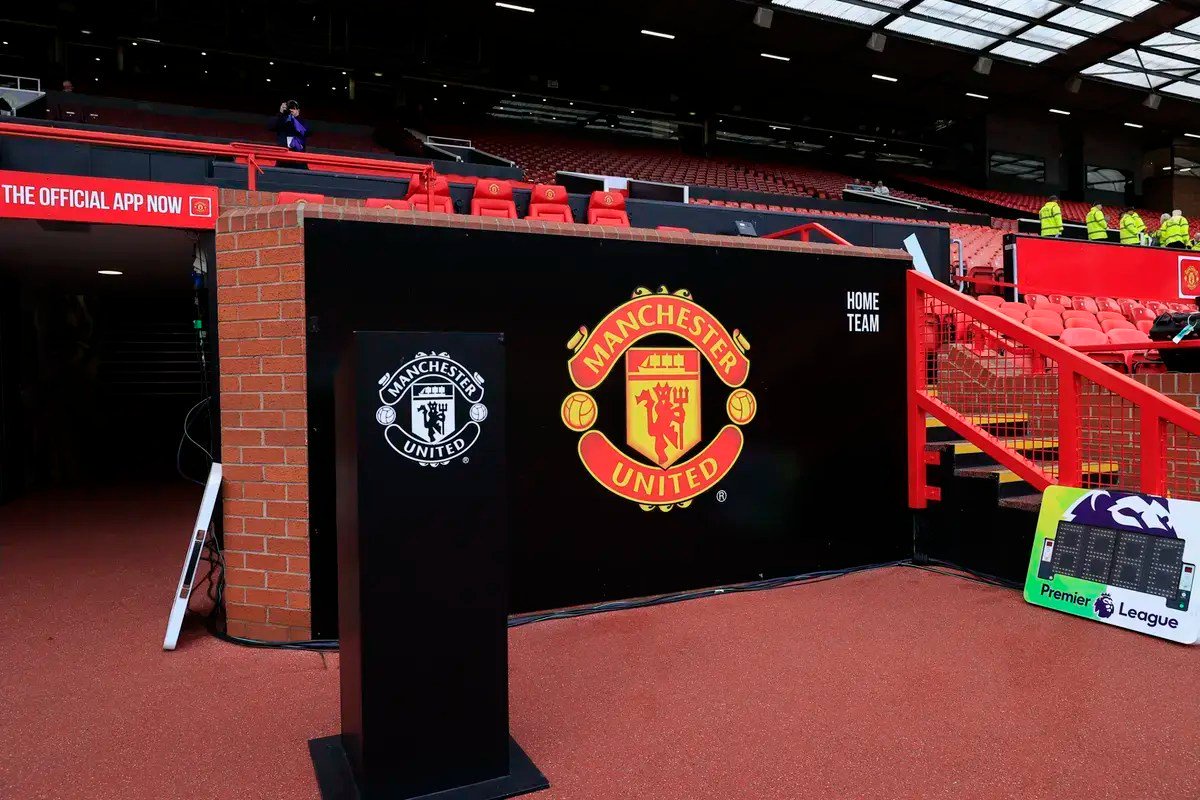 Manchester United officially announce search for new manager