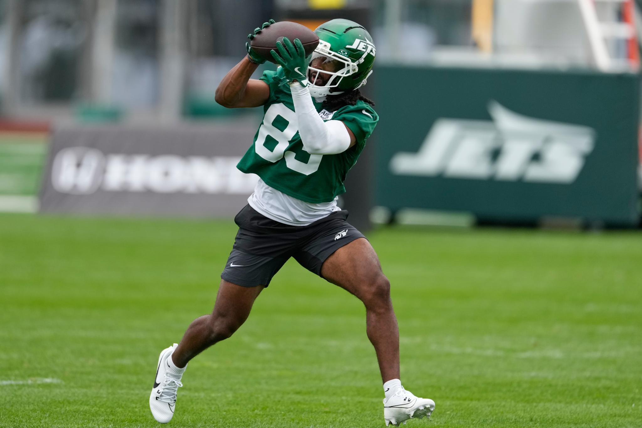 Omar Cooper Jr. makes a catch during practice at the team's NFL football training camp Thursday, July 30, 2026, in Florham Park, N.J.