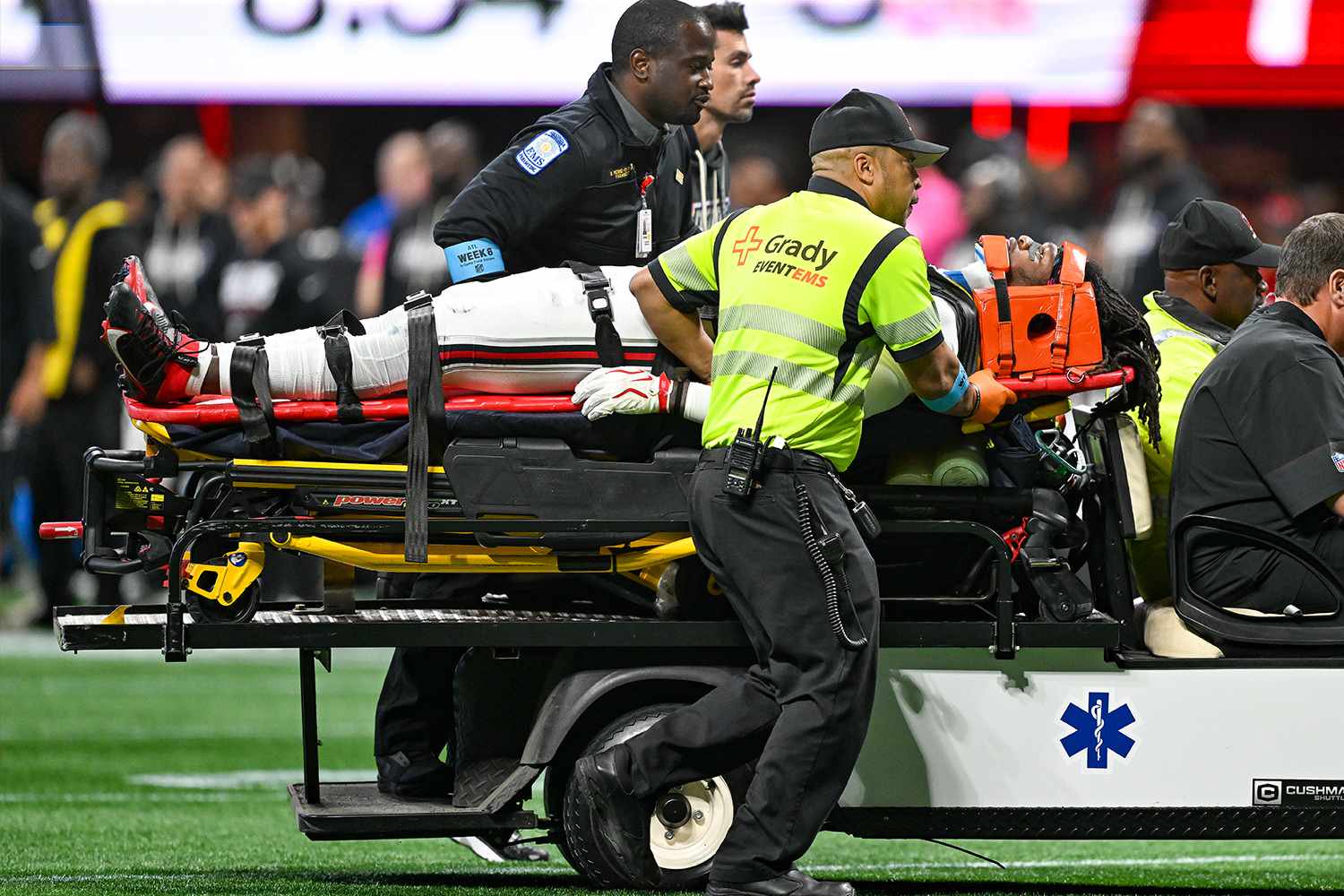 Kendal Daniels (53) is carted off the field with an injury during the Falcons-Bears game on Sunday, Oct. 18, 2026.Credit: Rich von Biberstein/Icon Sportswire via Getty