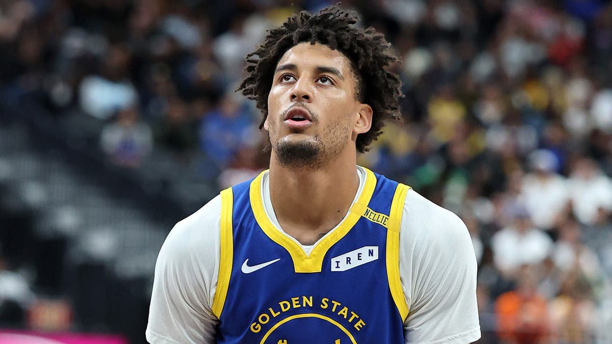Yaxel Lendeborg of the Golden State Warriors shoots a free throw against the Los Angeles Lakers.