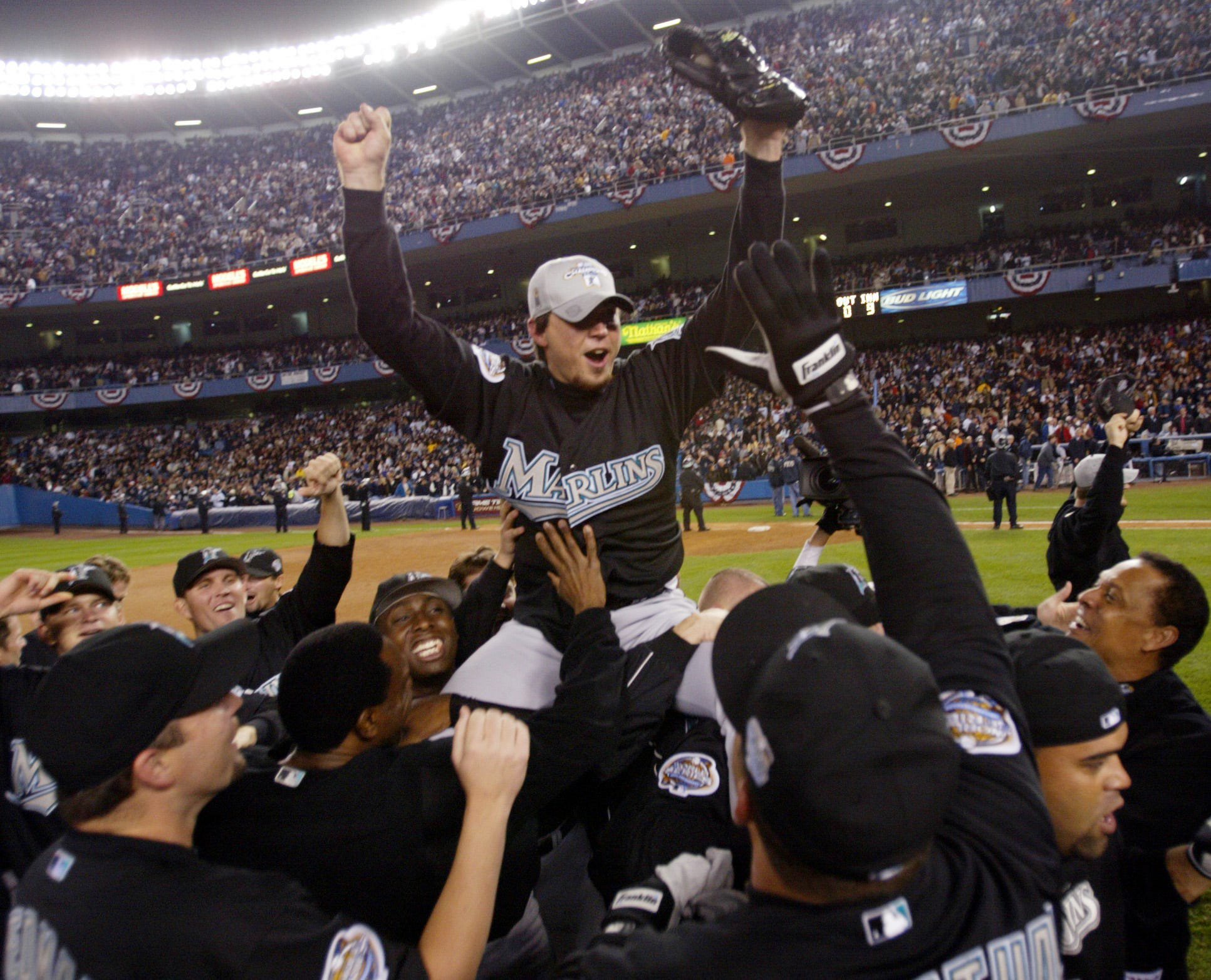 Marlins beat Yankees 4-2