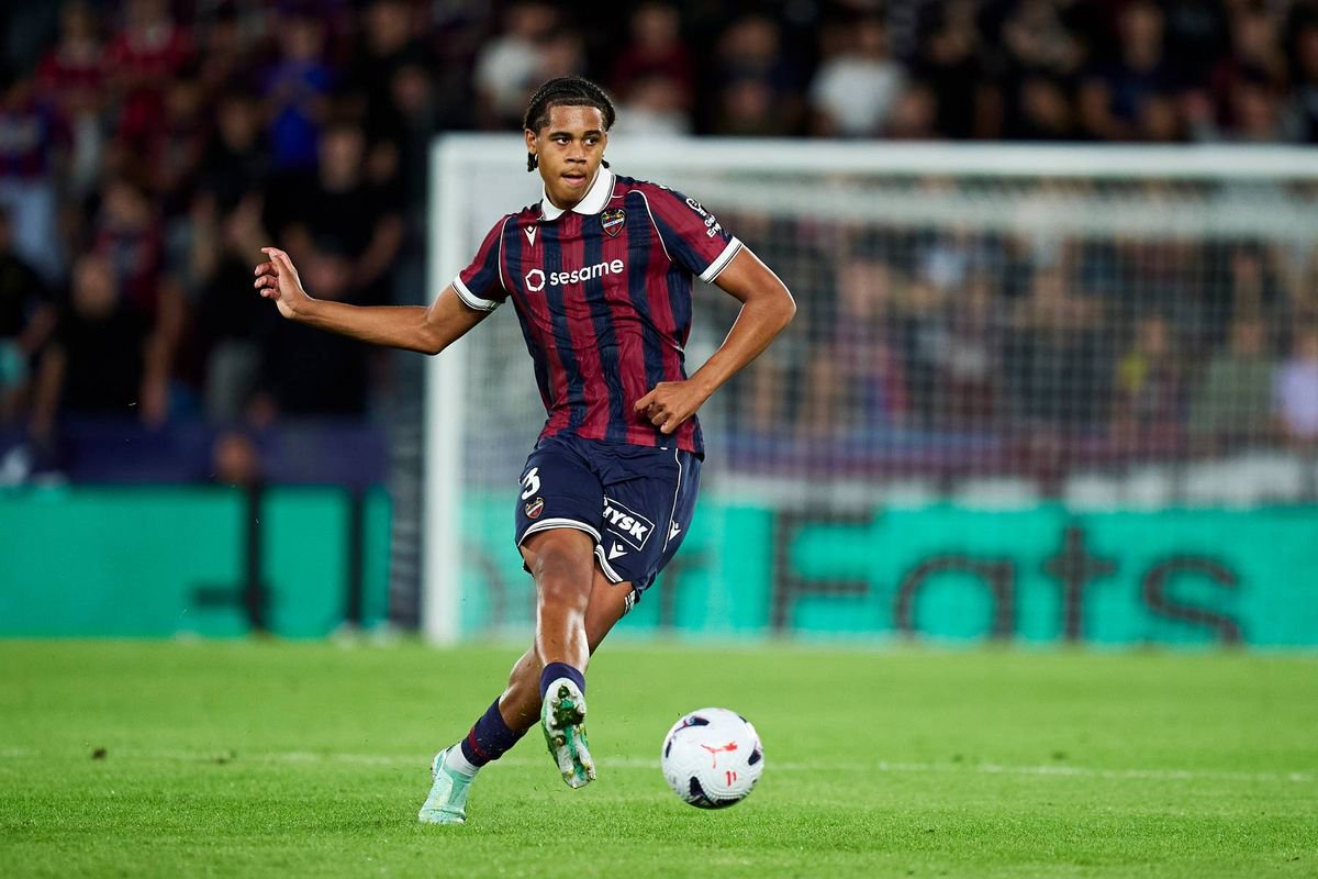 Ifeanyi Ndukwe of Levante UD passes the ball during the LaLiga EA Sports 2026/27 match between Levante UD and Sevilla FC at Ciutat de Valencia