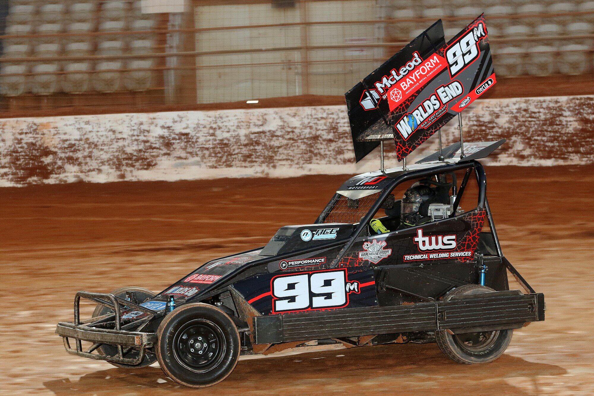  Former NZ champion Todd Hemingway posted a win, a second and a fourth to win the opening night of Super Stock competition at Baypark Speedway. Photo / Stuart Whitaker, The Write Angle