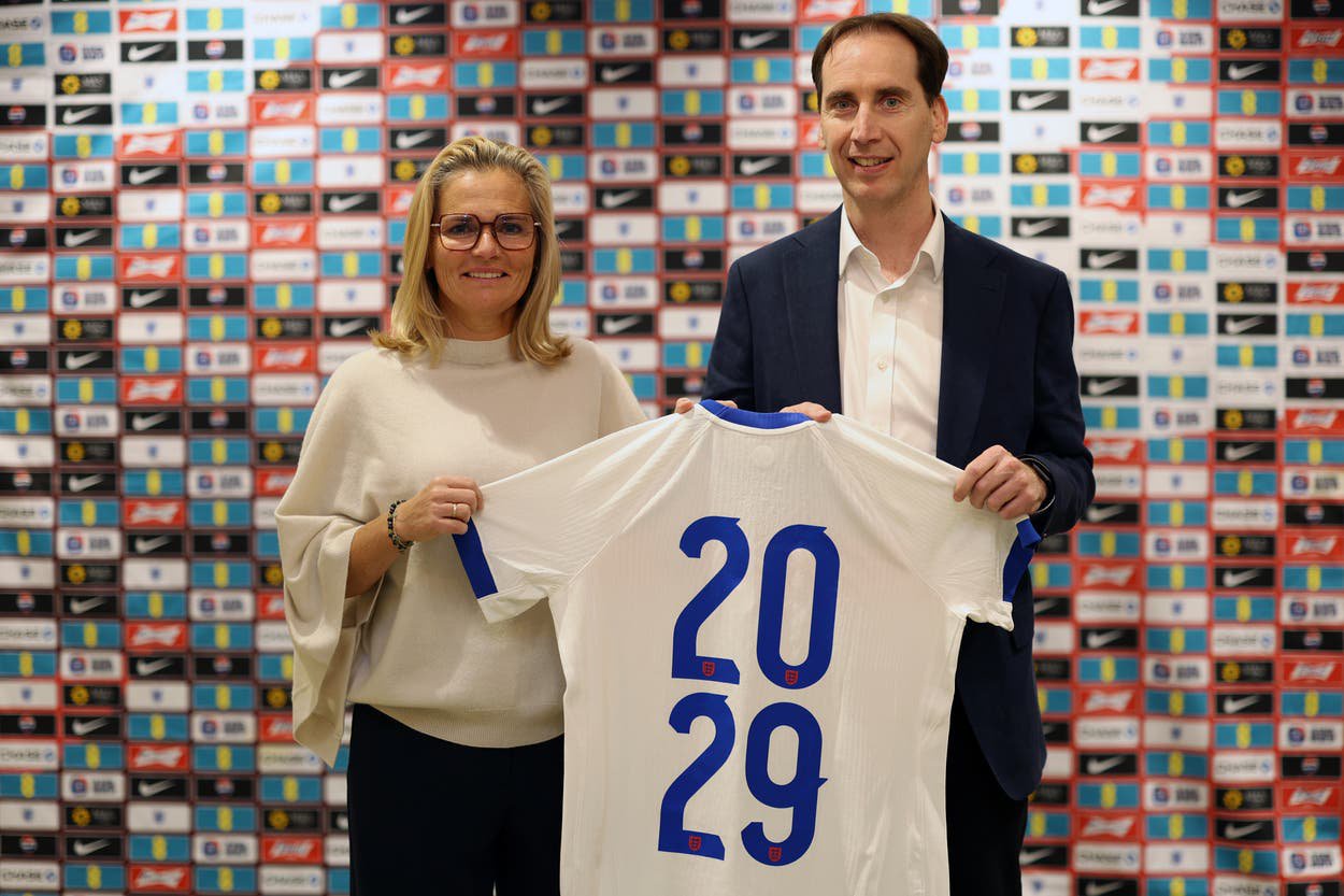 Sarina Wiegman has signed a contract extension