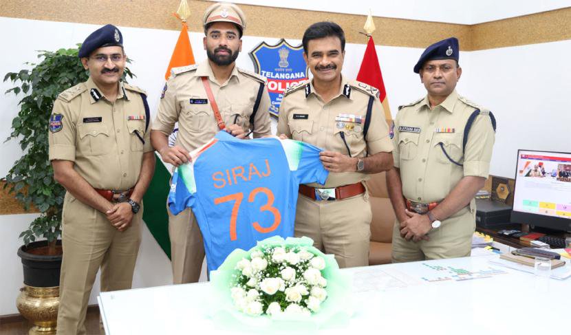 Mohammed Siraj meets Telangana DGP CV Anand