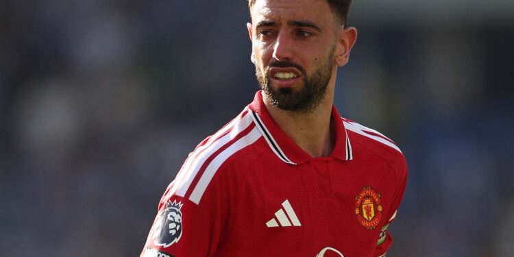 Ex-Chelsea Star Slams Fernandes For Publicly Questioning Carrick's Tactics After Man United Defeat