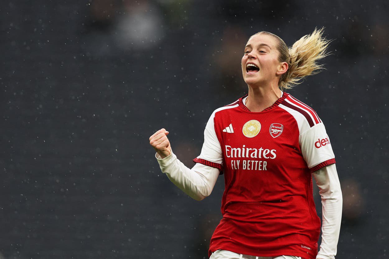 Alessia Russo helped Arsenal secure a much needed in the North London Derby this past weekend, scoring a penalty.