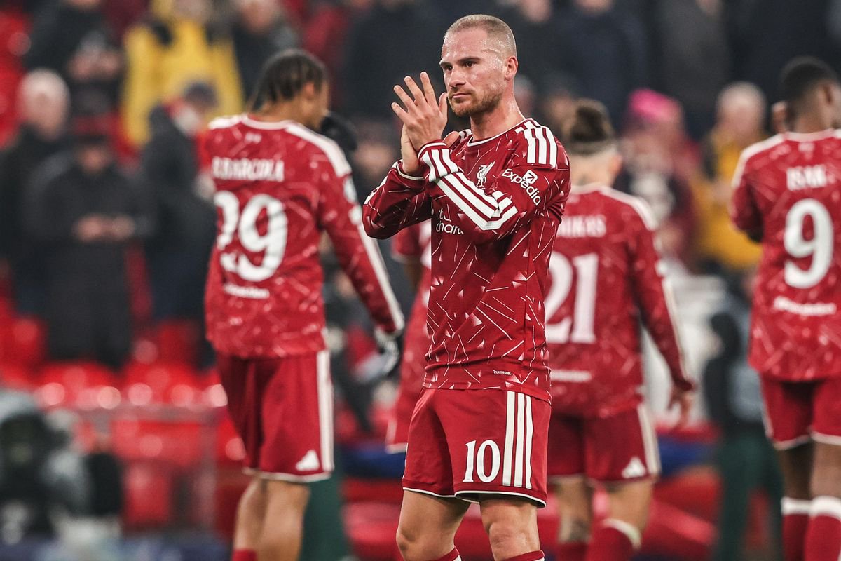 Alexis Mac Allister of Liverpool applauds fans after the match during the UEFA Champions League Matchday 3 of 8 game between Liverpool and Villarreal at Anfield in Liverpool, United Kingdom, on October 20, 2026. (Photo by Alfie Cosgrove/News Images/NurPhoto via Getty Images)