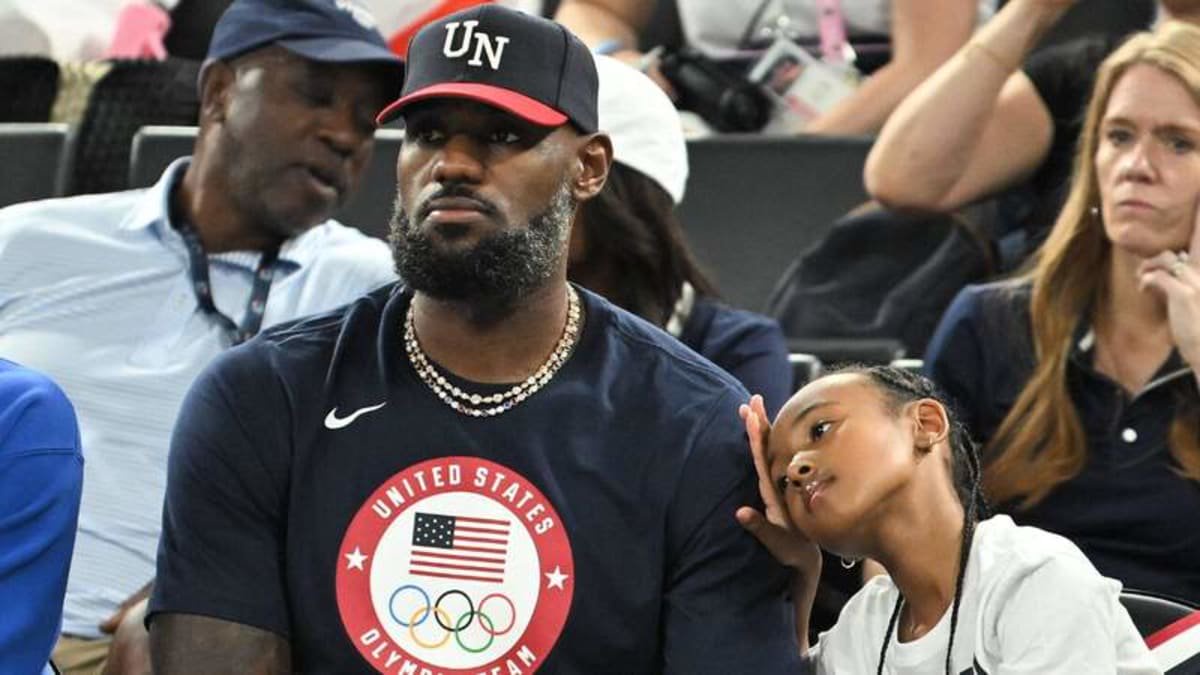Paris 2024 – LeBron James At Women s Basketball Final LeBron James and his daughter Zhuri James at the Women s Gold Medal game between France and USA during Olympic Games Paris 2024 at Bercy Arena in Paris, France on August 11, 2024. Photo by Eliot Blondet/ABACAPRESS.COM Paris France PUBLICATIONxNOTxINxFRAxUK Copyright: xBlondetxEliot/ABACAx ©Credit - Imago