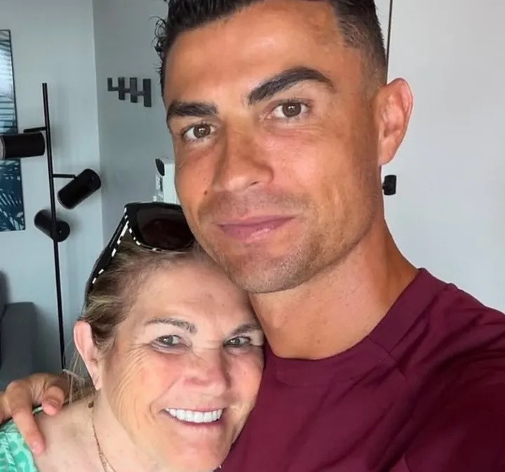 "O meu filho podia sair pela porta grande e assim saiu pela porta pequena": Dolores Aveiro reage à polémica de Ronaldo
