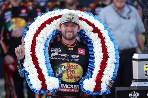 AUTO: OCT 19 NASCAR Cup Series YellaWood 500