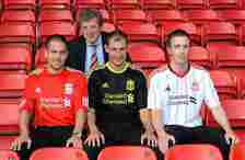 Hodgson with Joe Cole, Milan Jovanovic, and Danny Wilson