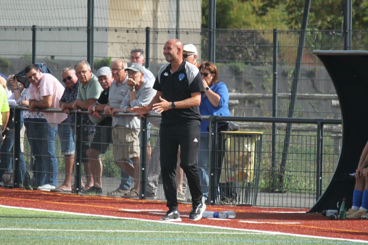 Loïc Tainguy s'est installé sur le banc du FC Côteaux du Vignoble