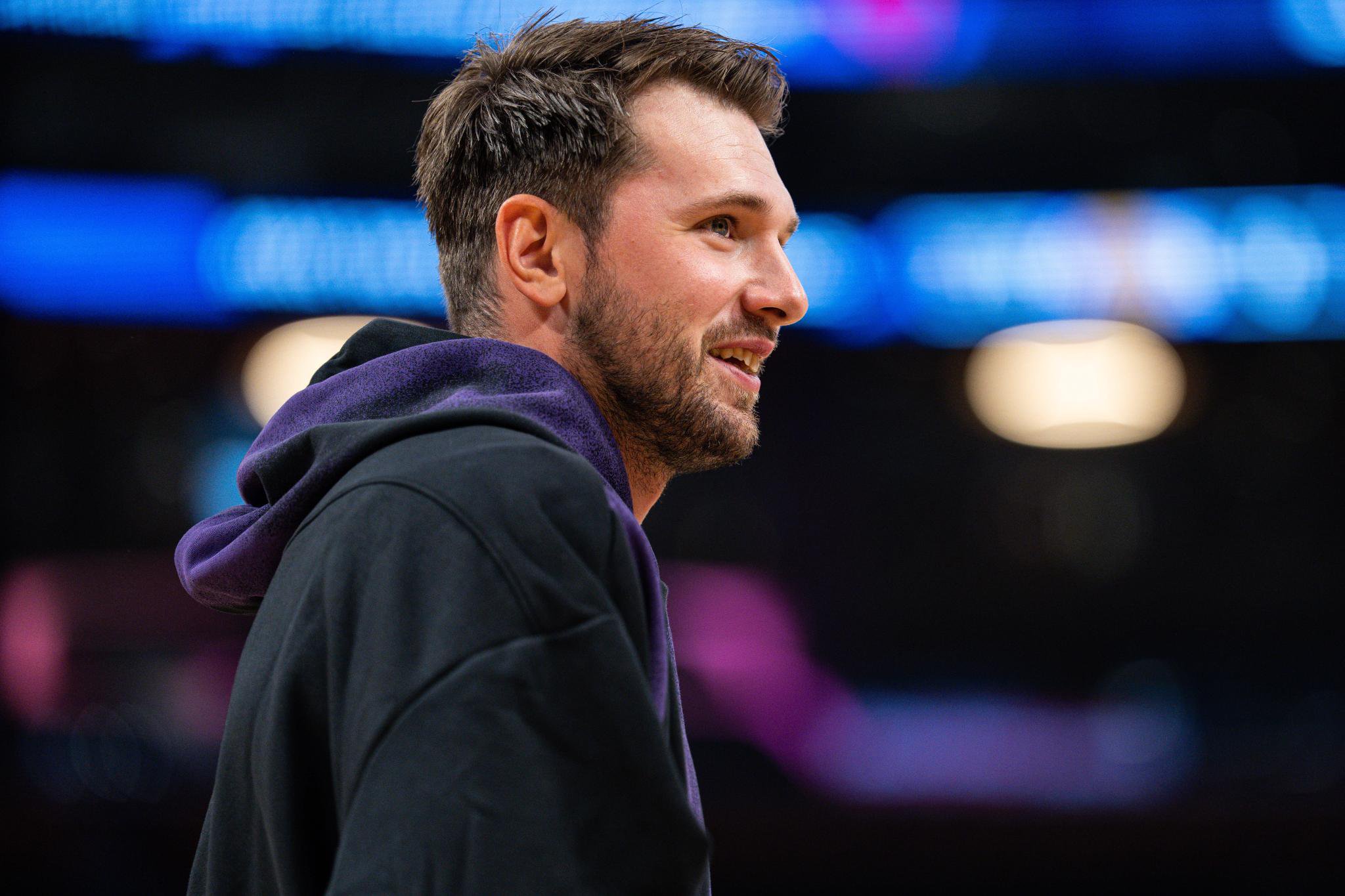 Los Angeles Lakers guard Luka Doncic warms up before a game against the Denver Nuggets.