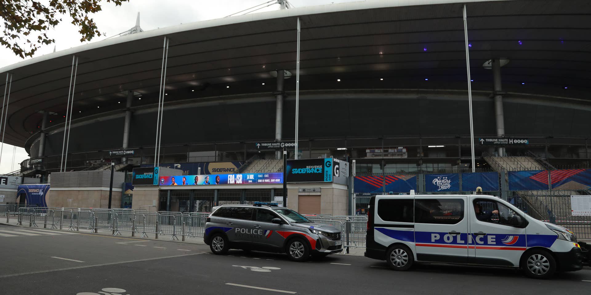 Hohe Sicherheitsvorkehrungen rund um das Stade de France in Paris.