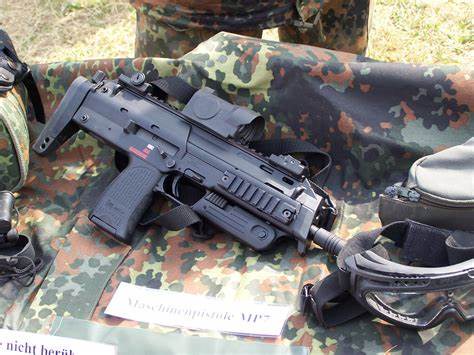 Heckler & Koch MP7 is a Cross Between a Submachine Gun and a Carbine ...