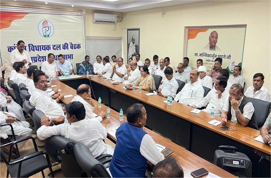 congress unites for meenakshi natarajan questions raised over the absence of th