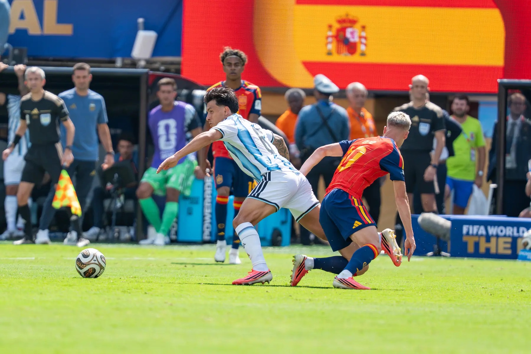 Lisandro Martinez of Argentina competes for the ball against a Spanish player during a match.