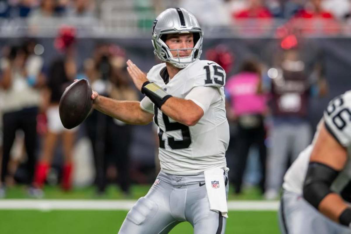 August 20, 2026: Las Vegas Raiders quarterback Fernando Mendoza 15 throws a pass during a preseason game between the Las Vegas Raiders and the Houston Texans in Houston, TX. .. /CSM USA – ZUMAc04_ 20260820_faf_c04_020 Copyright: xTraskxSmithx ©IMAGO/ZUMA Press Wire