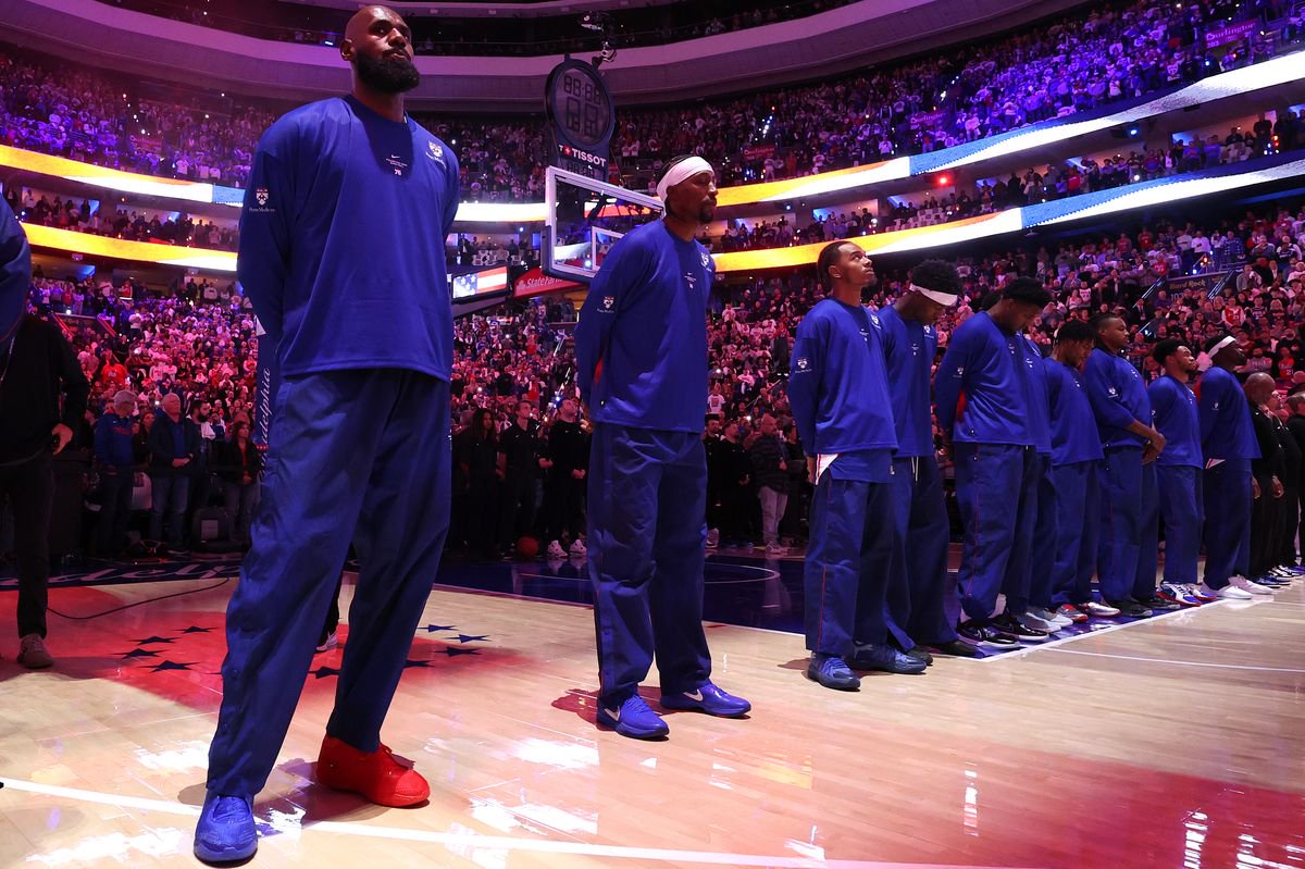 LeBron James lines up before facing the Cavaliers
