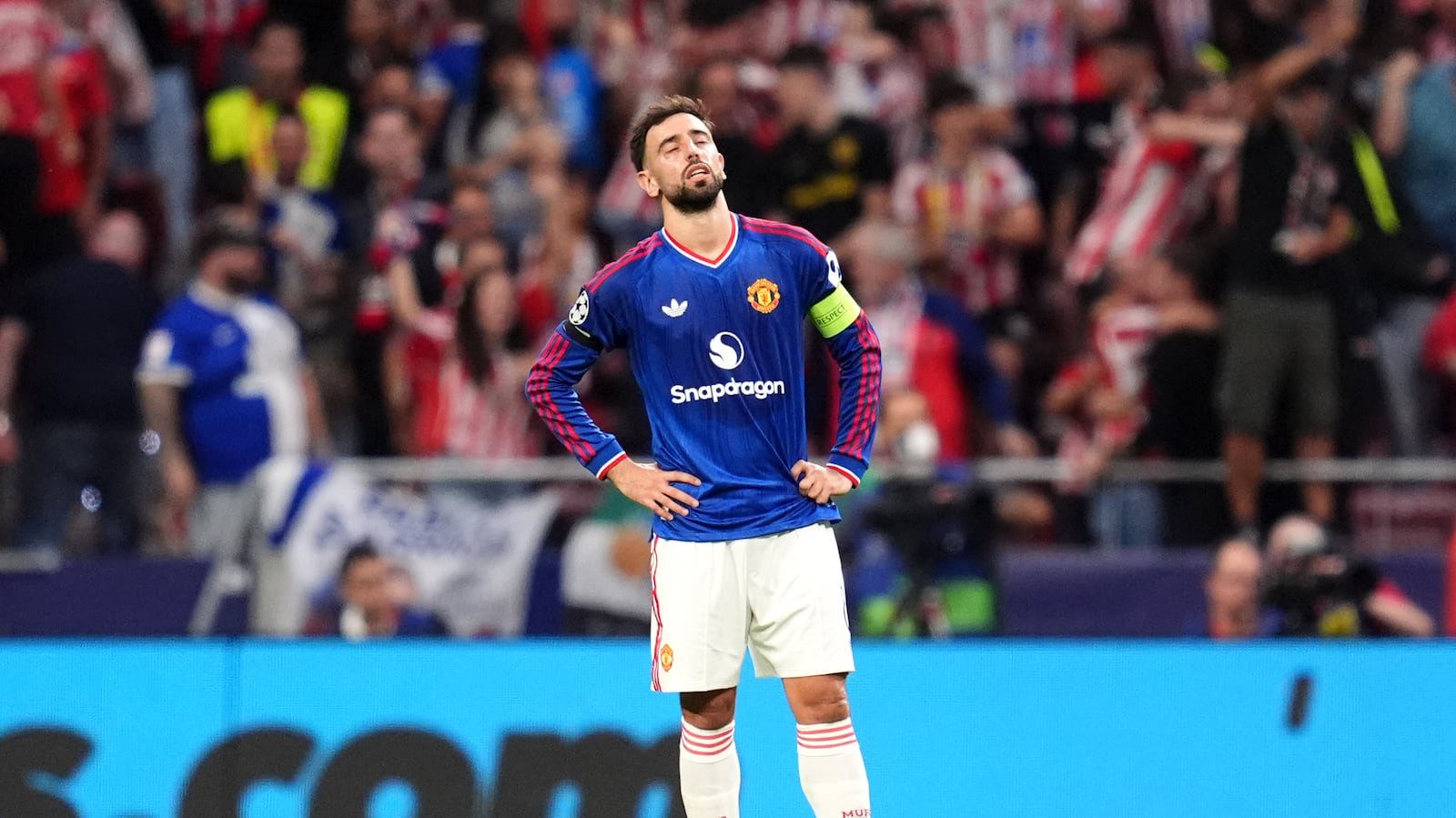 Manchester United’s Bruno Fernandes hit the woodwork