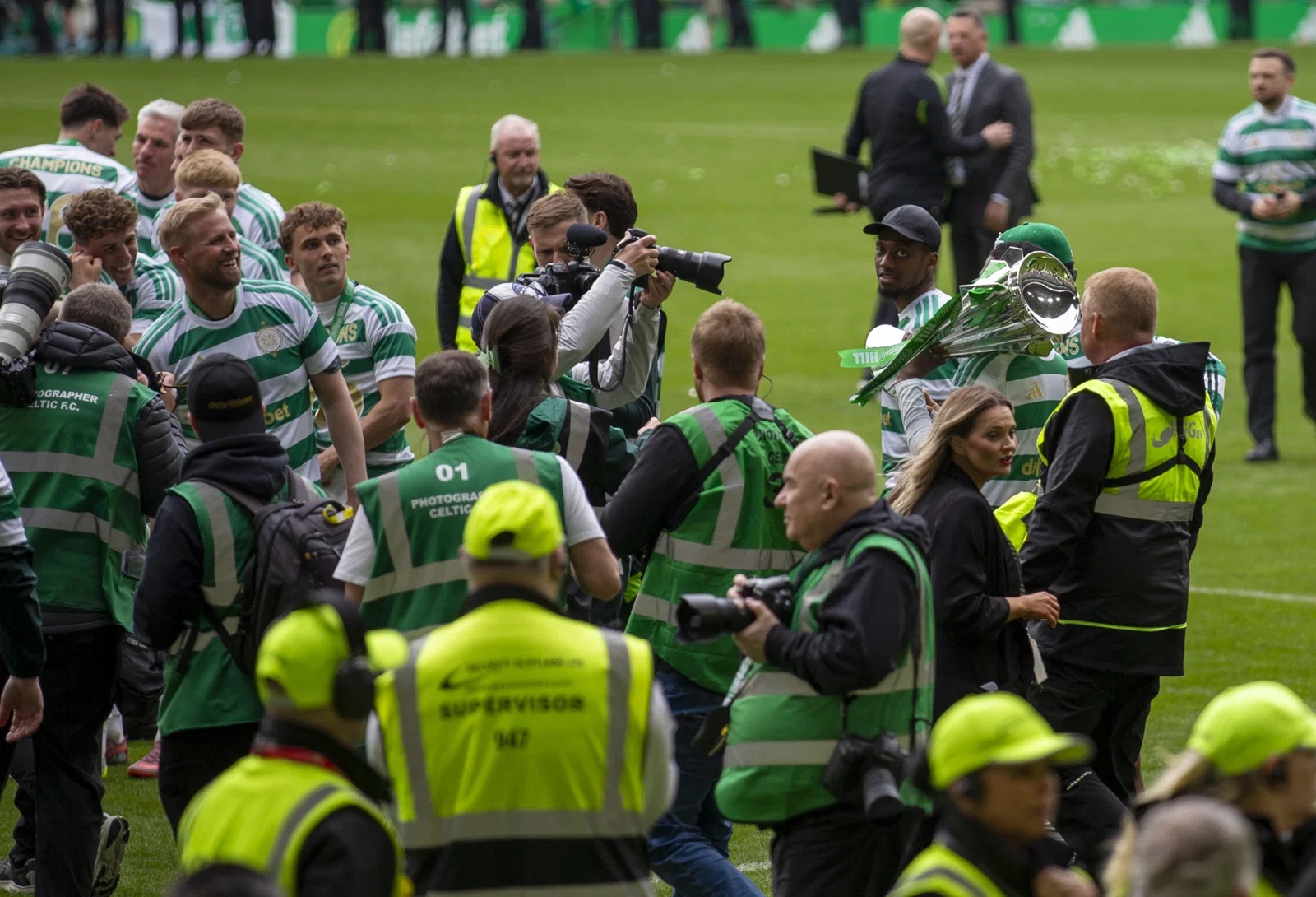 CELTIC FC PLAYERS CELEBRATING THE SPFL TITLE AS CELTSAREHERE COVERS THE LATEST CELTIC NEWS