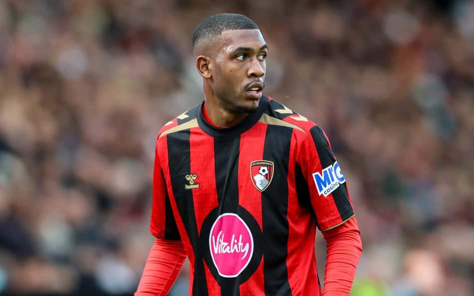 Rayan em ação durante partida do Bournemouth pelo Conference League