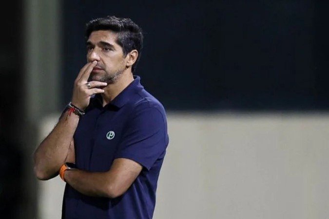 Abel Ferreira durante o triunfo do Palmeiras sobre o Bragantino pelo Brasileirão -  (crédito: Foto: Cesar Greco/Palmeiras)