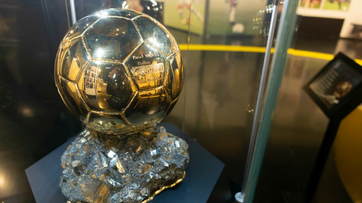 Der Ballon d'Or geht an den besten Fußballer der vergangenen Saison.