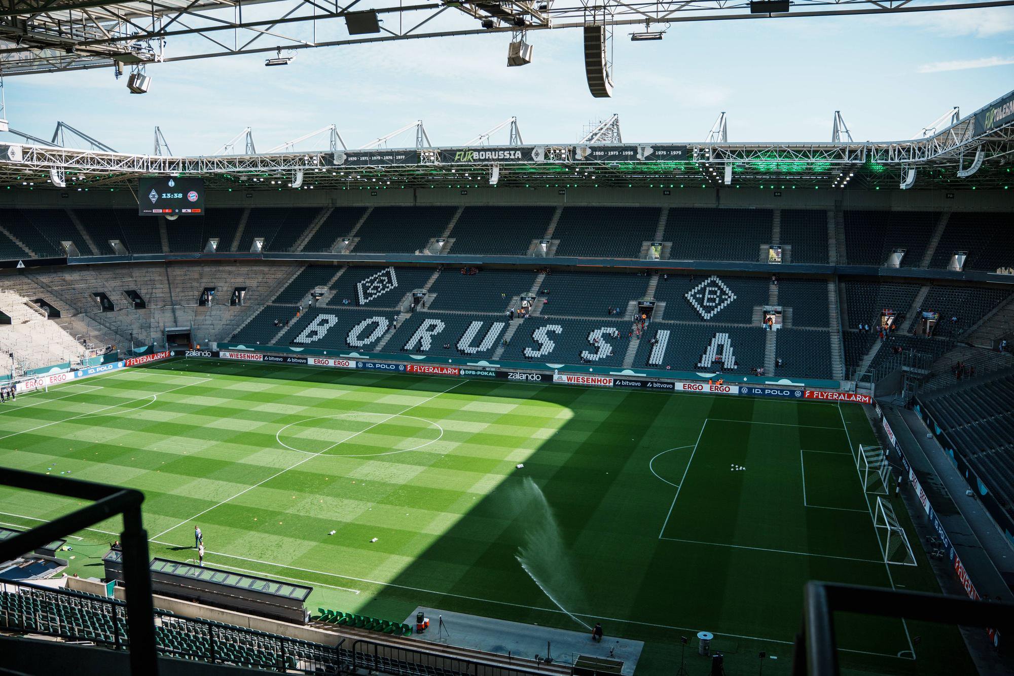 Blick von halb oben in den leeren Borussia-Park.