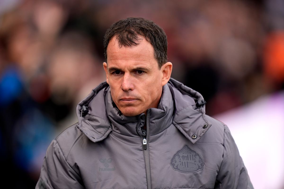 Sunderland manager Regis Le Bris is short of options up front due to injuries to key players.