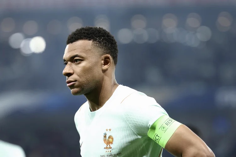 Kylian Mbappé perdeu contratos publicitários com três marcas chinesas após a circulação de um vídeo atribuído ao jogador. (Sameer AL-DOUMY / AFP)