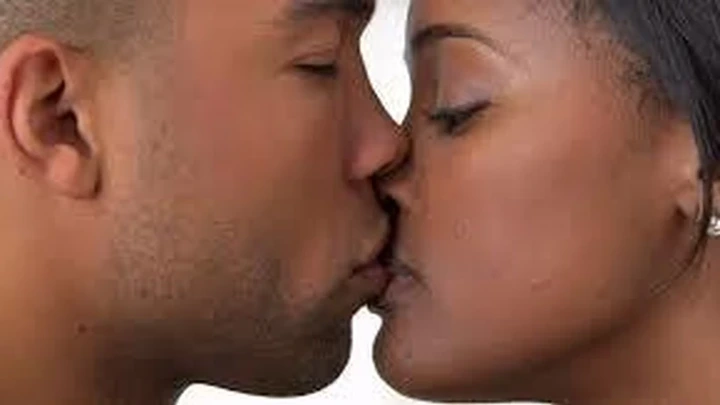 Romance: 8 easy guides to being a great kisser. [theworldnews]