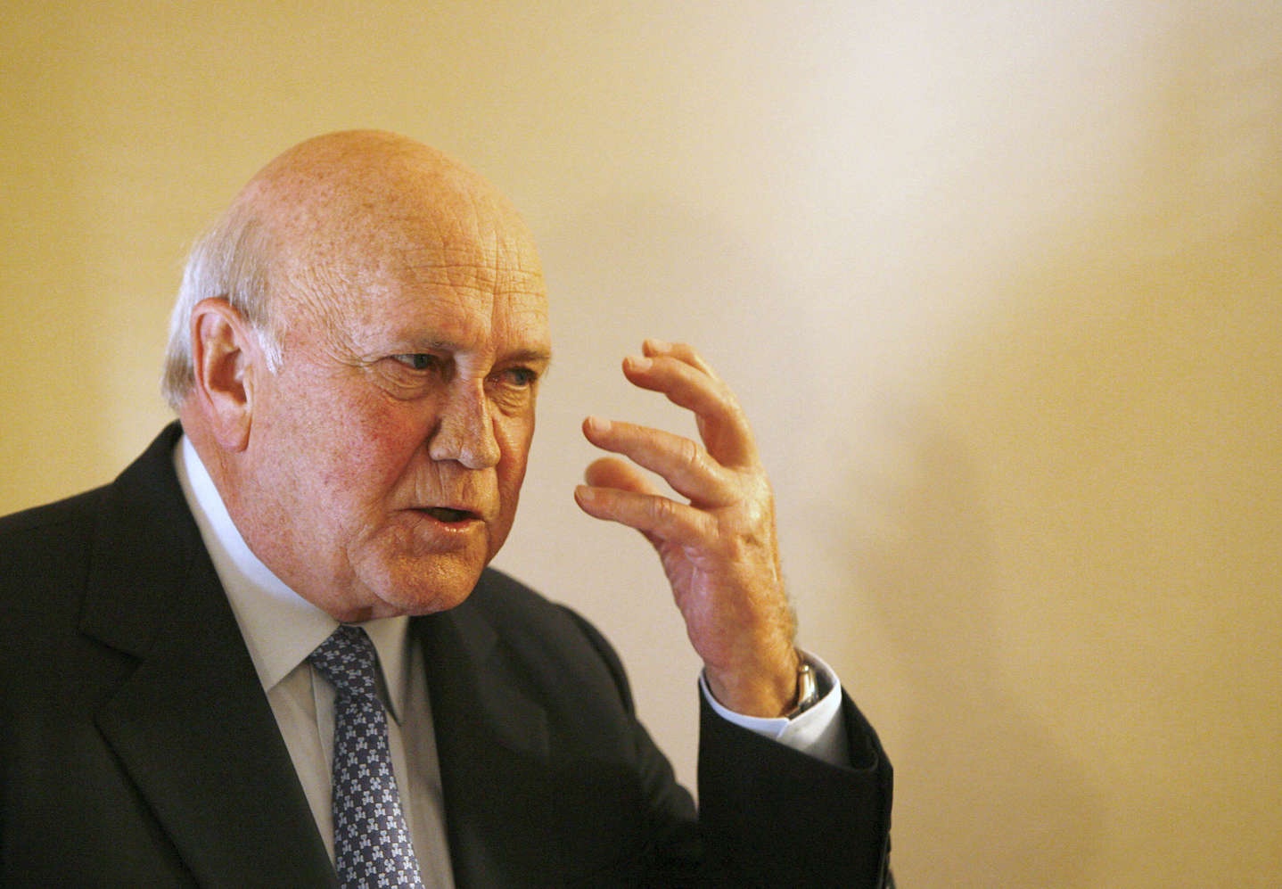 Former South African President FW de Klerk addresses a press conference in Cape Town
