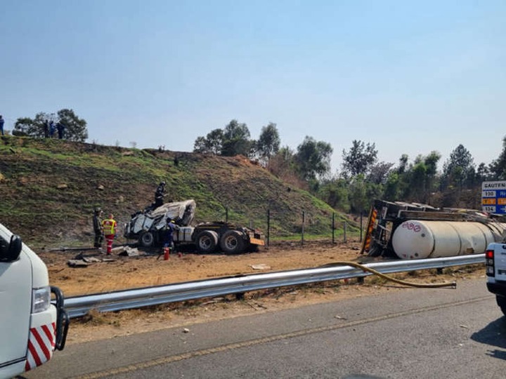 Paramedics and rescue personnel on the scene of a collision on the N1 near Fourways on 28 September 2021.