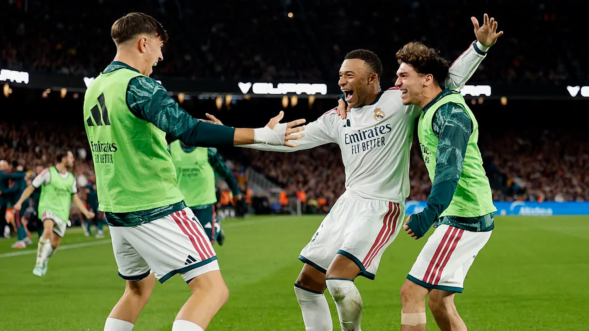 Jose Mourinho revives Real Madrid title hopes after Barcelona win