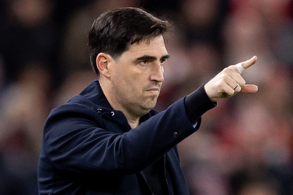 Liverpool head coach Andoni Iraola