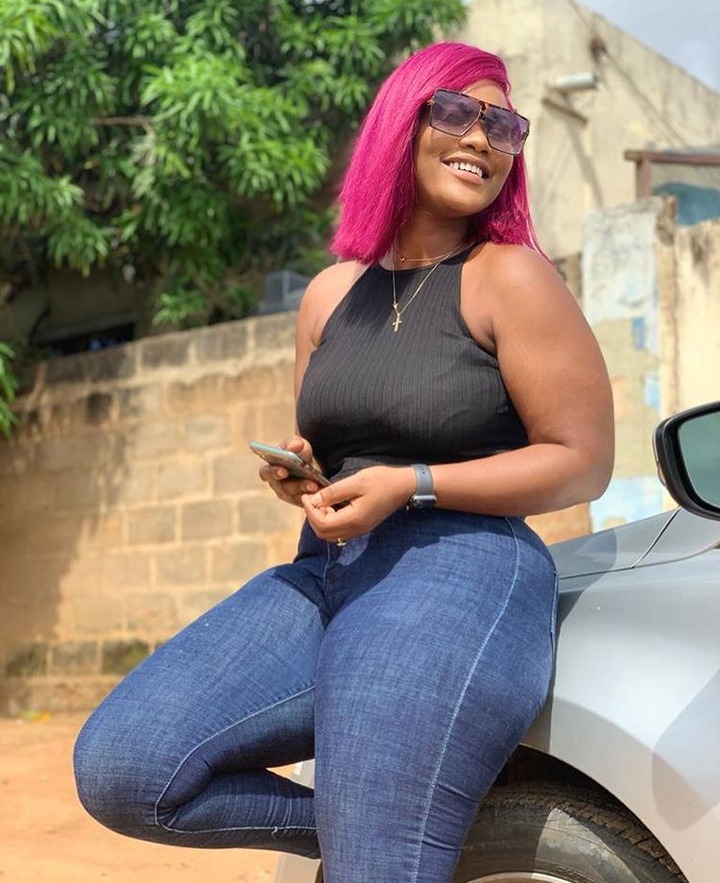 Sandra Ababio and her lookalike sister stirs the internet with their beautiful and hot body - Photos