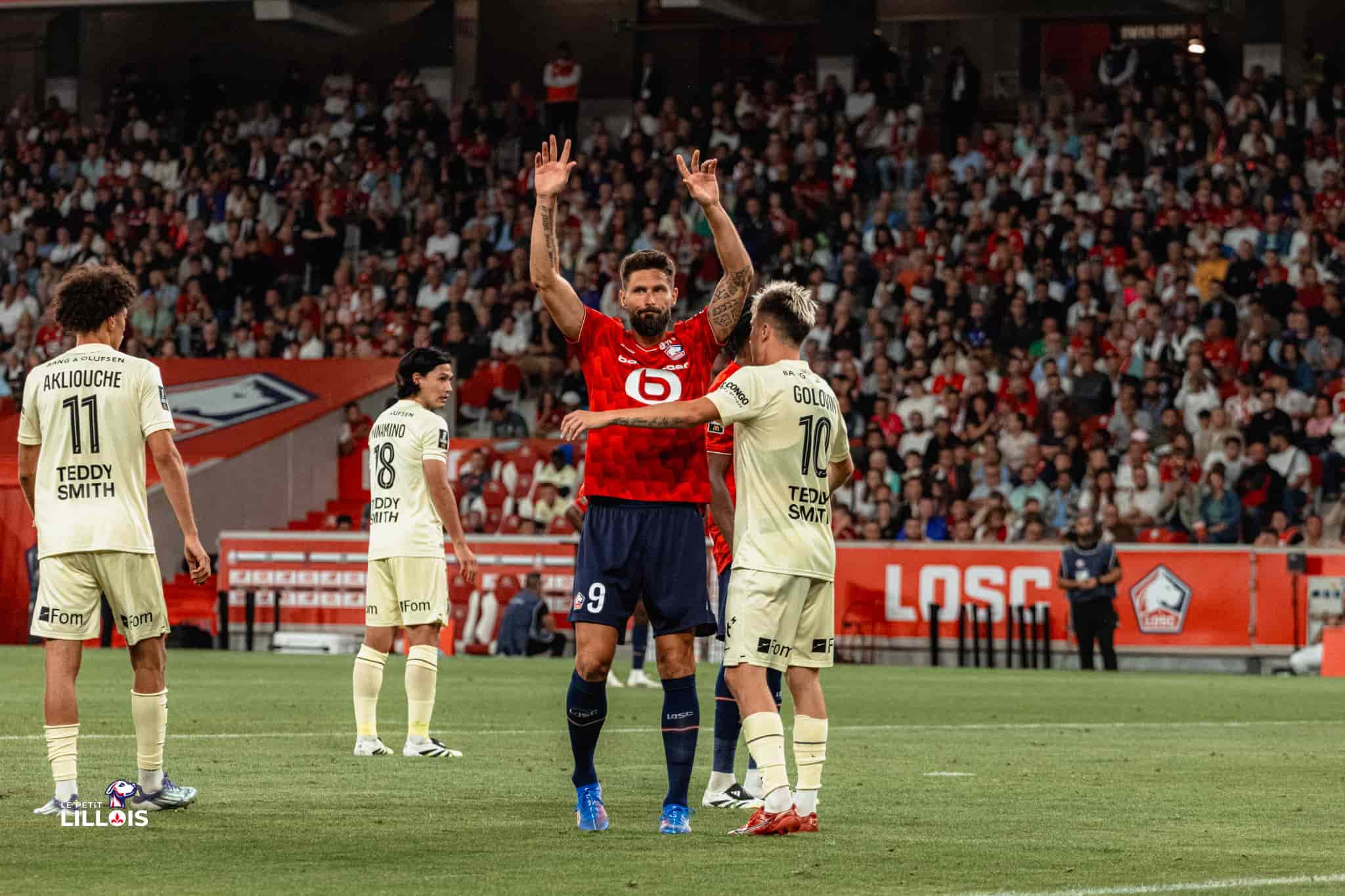 Olivier Giroud, attaquant du LOSC, opposé à l'AS Monaco.
