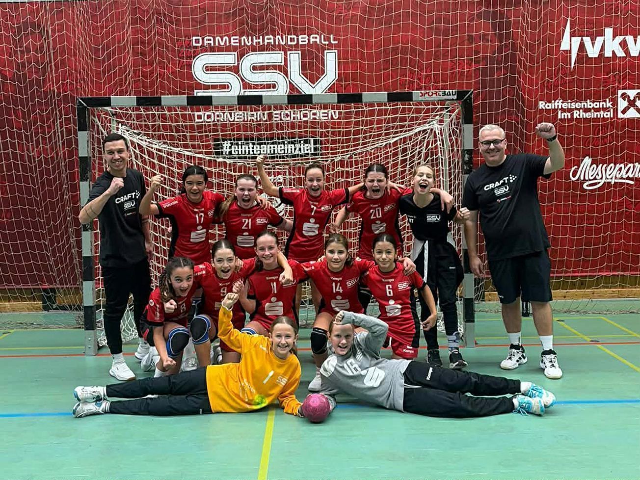Die U12-2 des SSV Dornbirn Schoren feierte gegen Isny mit 22:21 den vierten Sieg im vierten Spiel.