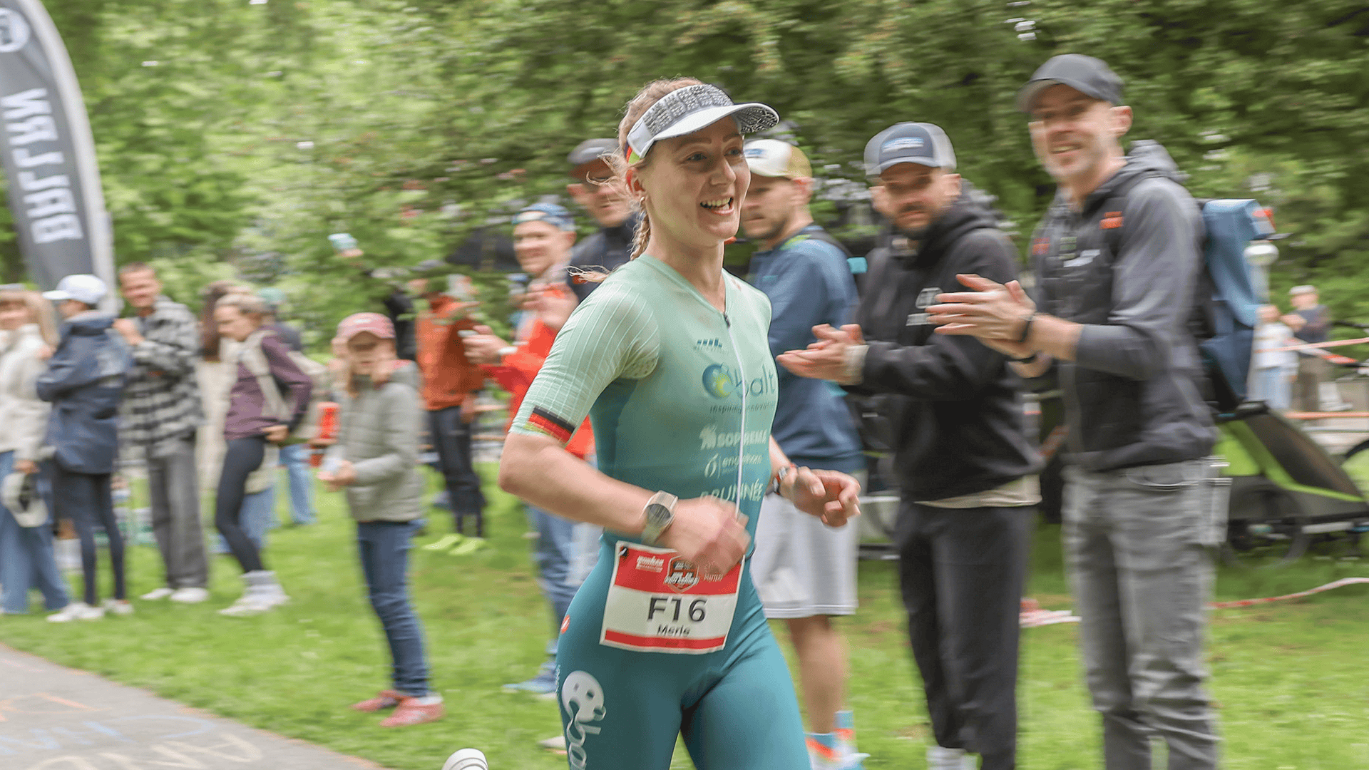 Merle Brunnée beim Ironman Hamburg 2026 auf der Laufstrecke. 