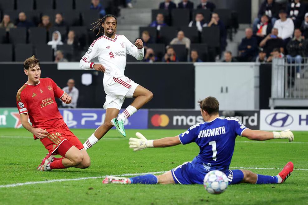 Bradley Barcola s'offre  un doublé en Ligue des champions UEFA