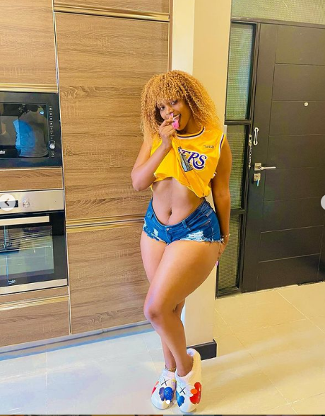 Meet Fifi Tumie,The Beautiful & Curvy Slay Queen Supplying Water To Dozens Of Men -Photos – ThatCelebrity.Com
