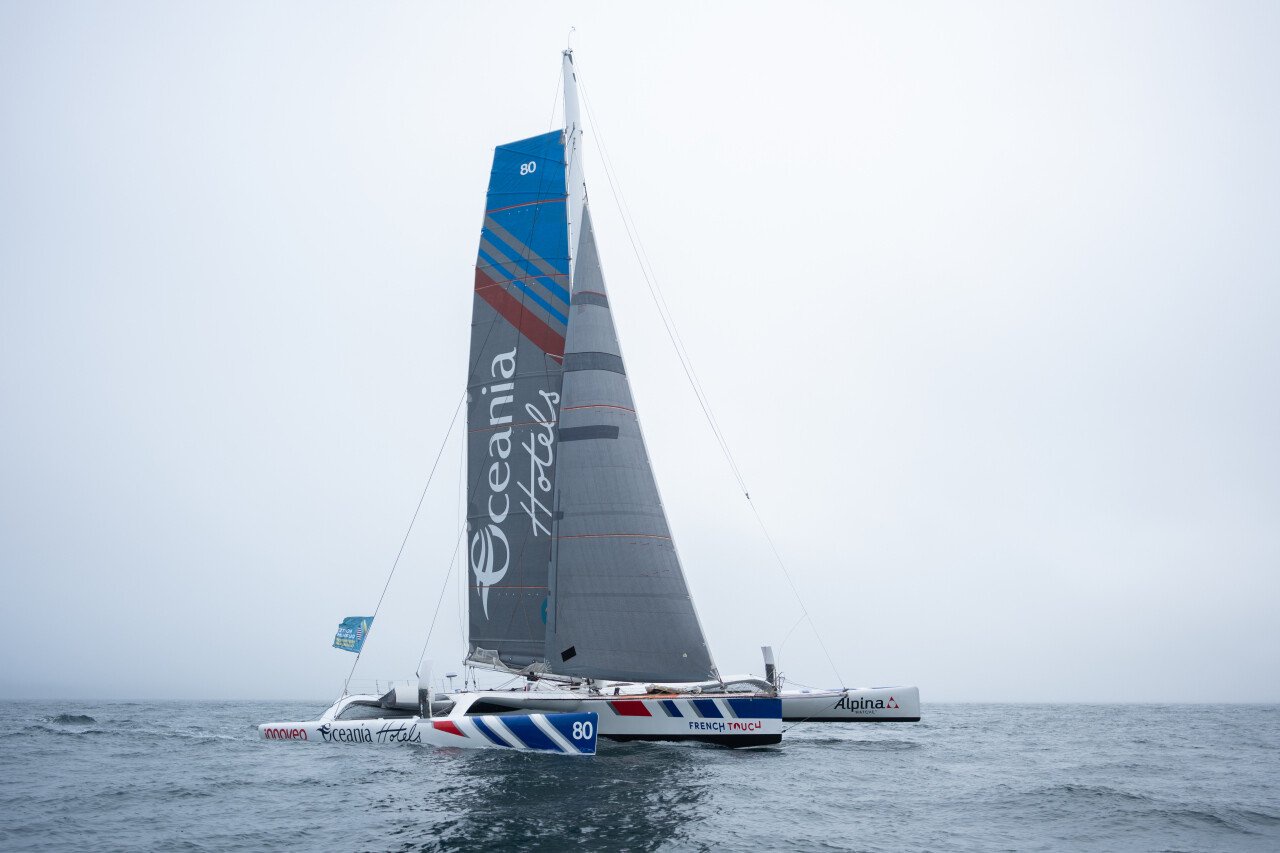 Nouveau partenaire de l'équipe, l'hôtelier Oceania s'affiche désormais sur les voiles du trimaran.