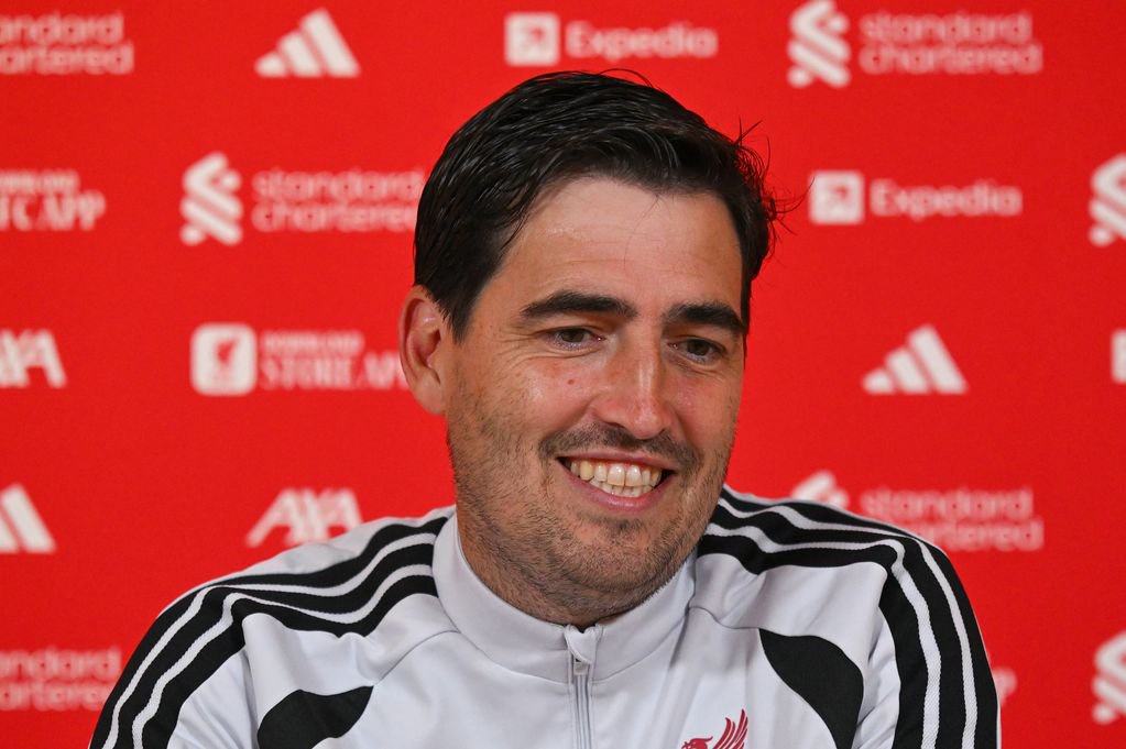 Andoni Iraola during a Liverpool press conference.