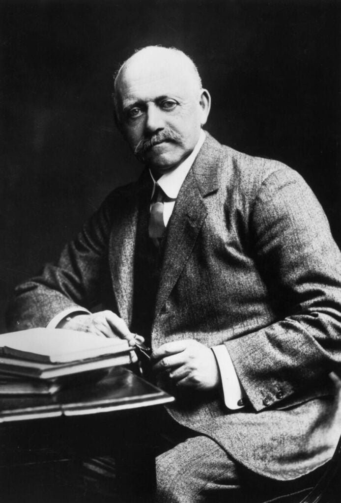 circa 1900:  British builder William Willett (1850 - 1915) whose pamphlet 'Waste of Daylight' (1907) first laid out a serious proposition for the daylight saving scheme.  (Photo by Hulton Archive/Getty Images)