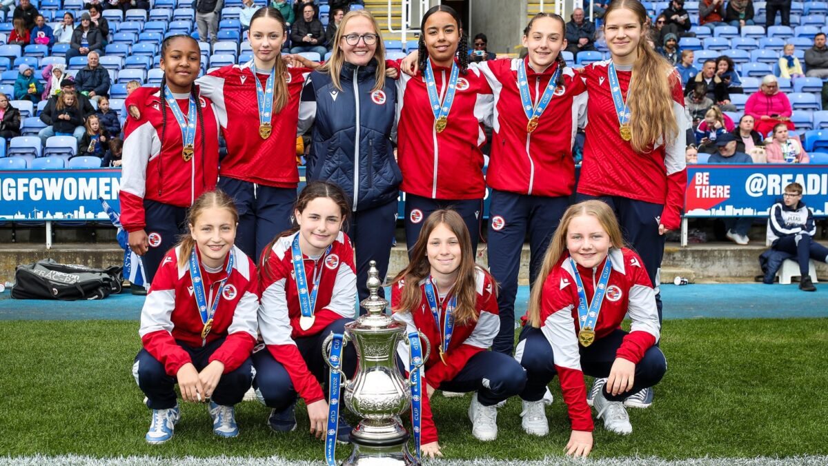 Emma Hopkins and Reading U14's JPL Warriors Cup.